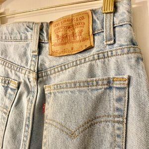 Vintage High Rise Women’s Levi Jeans